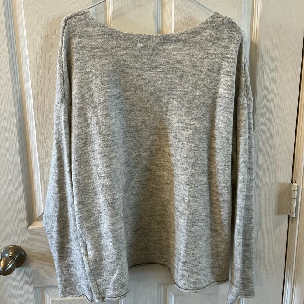 3/$20 SALE! H&M LOGG Brand Cozy Women’s Grey V-Neck Sweater, Size Medium